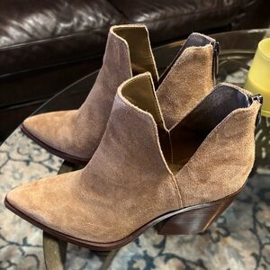 Vince Camuto Tan Suede ankle boots booties heeled western NWOB